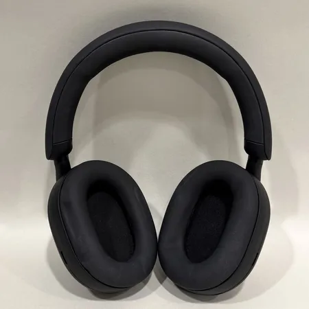 Hörlurar Sony WH-1000XM5 svart, trådlösa, hörlurskabel, USB-C kabel, lätt bruksslitage, manualer, box, ytterkartong, ej funktionstestad                                                                                                               
