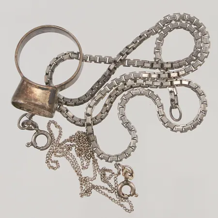 Diverse silversmycken defekt 830/1000 Silver 16,3g.