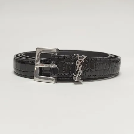 Bälte Saint Laurent Cassandre, svart läder, präglad krokodileffekt, spänne i vitmetall, stl 100 bredd 20mm, dustbag, box. 