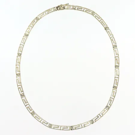 Collier med genombruten meanderbård längd 40cm, bredd 5mm, silver 925/1000 Vikt: 24 g