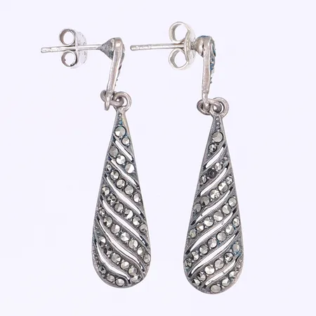 Ett par örhängen med stenar längd 40mm bredd 10mm silver 925/1000 Vikt: 4,7 g