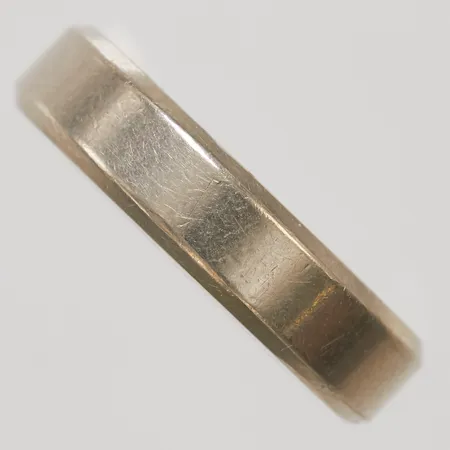 Ring slät stl:16½, bredd 4,5mm, vitguld, personlig gravyr, 18K, Vikt: 4,4g.