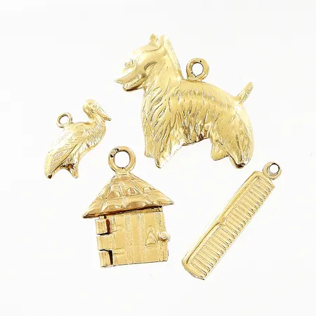 4 berlocker, defekta, öglor saknas, 18K Vikt: 4,5 g