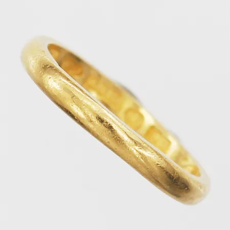 Ring slät stl:15¾, gravyr, 23K guld Vikt: 3,1 g