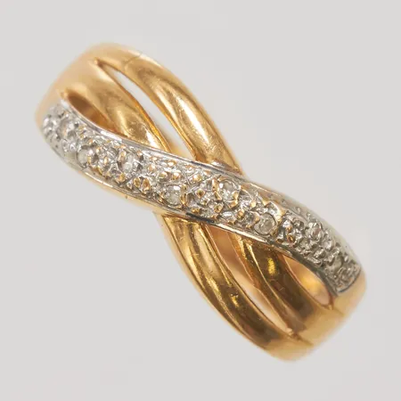 Ring med vita stenar, stl:17¼, bredd 3-6mm, 18K, Vikt: 3,2g Vikt: 3,2 g