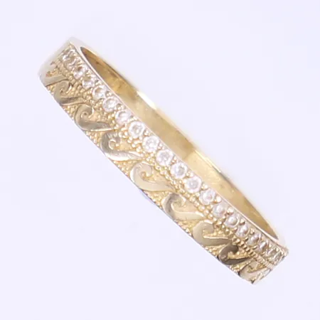 Ring med vita stenar stl:17¾ bredd 3mm 14K Vikt: 1,6 g