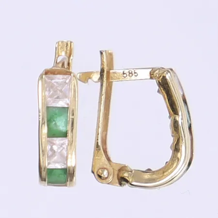 Ett par örhängen med vita och gröna stenar, längd 12mm bredd 3mm 14K Vikt: 1,3 g