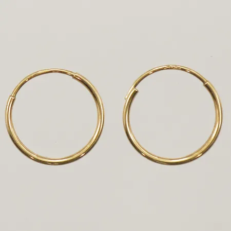 Ett par örhängen, Ø11,8mm, bredd 1mm, 18K  Vikt: 0,3 g