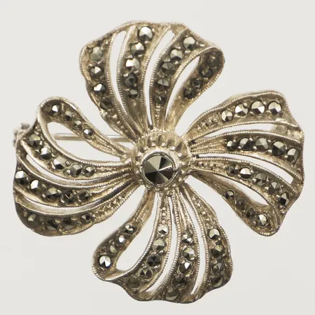 Brosch med markasiter Ø32,5mm, 830/1000 silver  Vikt: 8,5 g