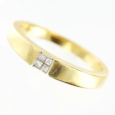 Ring Guldfynd prinsesslipade diamanter 4 x ca 0,02ct, stl: 20, bredd 2,5-3,5mm, tunna repor, 18K Vikt: 5,1 g