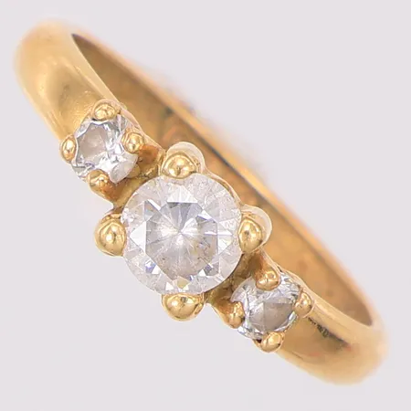 Ring vita stenar Guldfynd stl:16¾, 18K Vikt: 1,2 g