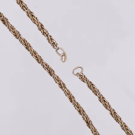 Kedja tvinnad 45,4cm bredd 3,6mm defekt, saknar lås, 835/1000 silver Vikt: 15,1 g