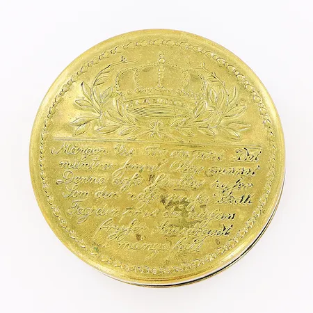 Snusdosa Skultuna D11 Ø7,5cm, textramsa på locket, mässing.