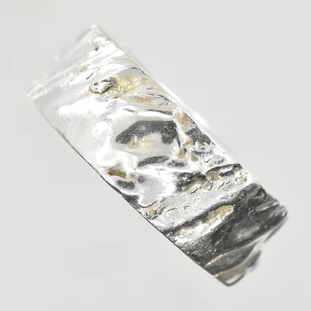 Ring ZilverZmen stl: 21½ bredd 10mm, gravyr, 925/1000 silver. Vikt: 16,8 g