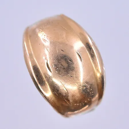 Ring stl:17½, 18K. Vikt: 1,8 g