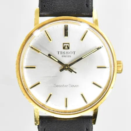 Herrur Tissot Seastar Seven 18K, manuell, Ø34mm, läderband, graverad bakboett, ytliga repor på plexiglas, inga tillbehör, bruttovikt 31,1g.