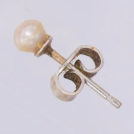 Örhänge odlad sötvattenpärla 4mm, sliten, 925/1000 silver Vikt: 0,4 g