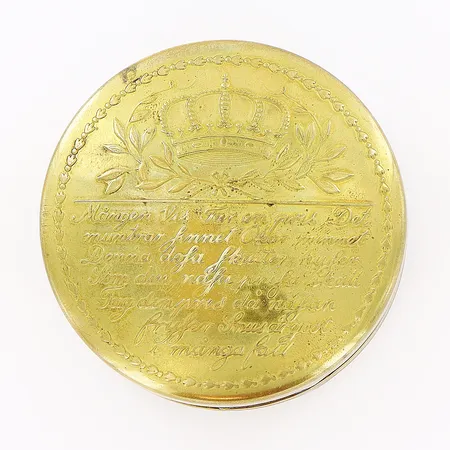 Snusdosa Skultuna L10 Ø7,5cm, textramsa på locket, mässing.