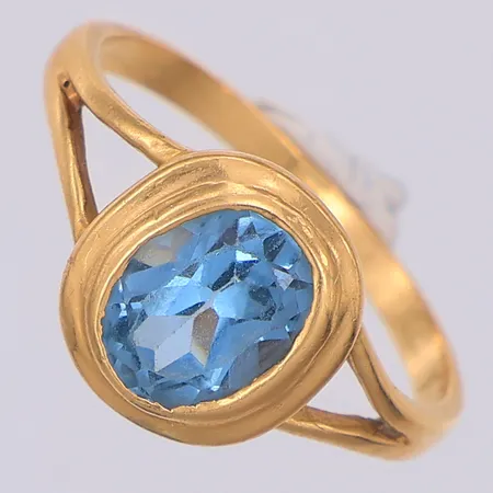 Ring ljusblå sten stl:16½, 18K Vikt: 2,3 g
