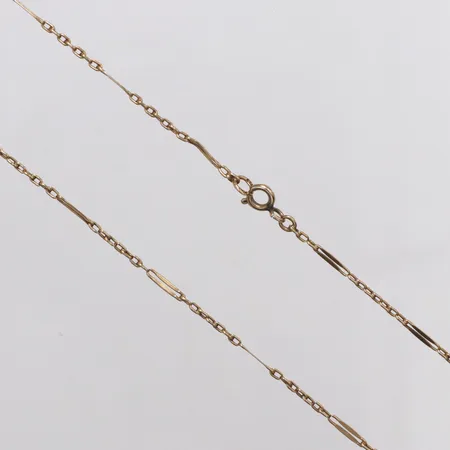 Kedja längd 66cm bredd 1,5-1,8mm, något bucklig, 14K Vikt: 4,5 g