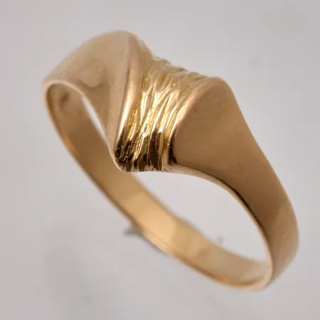 Ring stl:21 bredd 3-10mm, 18K, 4,32g.