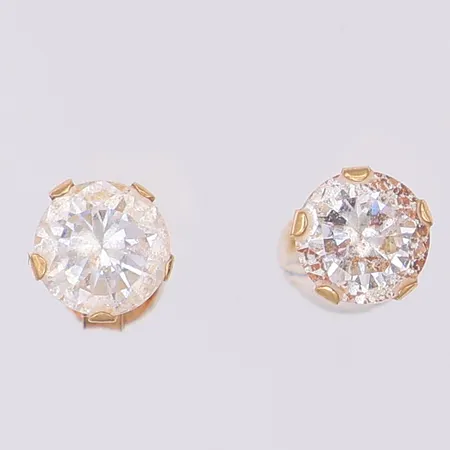 Ett par örhängen kubic zirkonia 5mm, 14K Vikt: 0,6 g