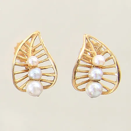 Örhängen med 6st odlade saltvattenpärlor Ø2-6mm 15x10mm, skruvlås, något skeva, 18K  Vikt: 2,4 g