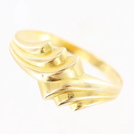 Ring Guldfynd stl:17¾ bredd 1,5-8mm, skev, 18K Vikt: 1,8 g