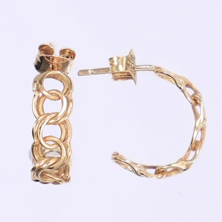 Ett par örhängen Bismarck längd 15mm bredd 5mm 18K Vikt: 1,7 g