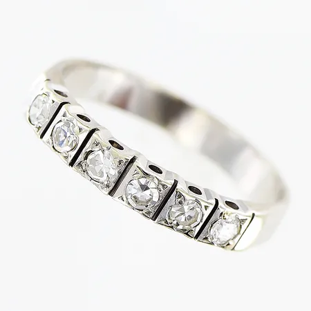 Ring med 8/8-slipade diamanter 6 x ca 0,04ct, stl 16½, vitguld, 18K Vikt: 2,5 g