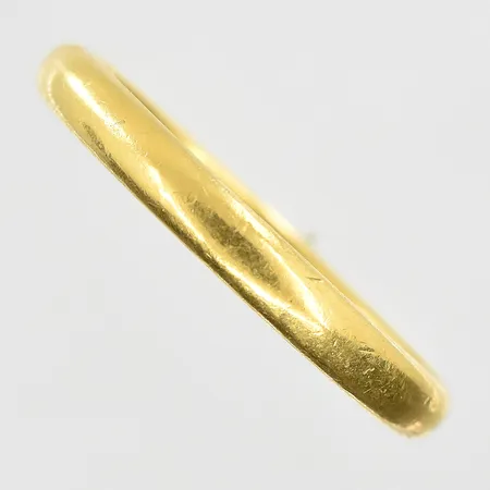 Ring stl:23 bredd 3mm, gravyr, 23K. Vikt: 6,8 g