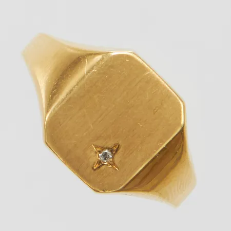 Klackring, diamant åttkantslipad 1 x ca 0,005ct, stl 19¾, bredd 2,5-12mm, repig, 18K Vikt: 3 g