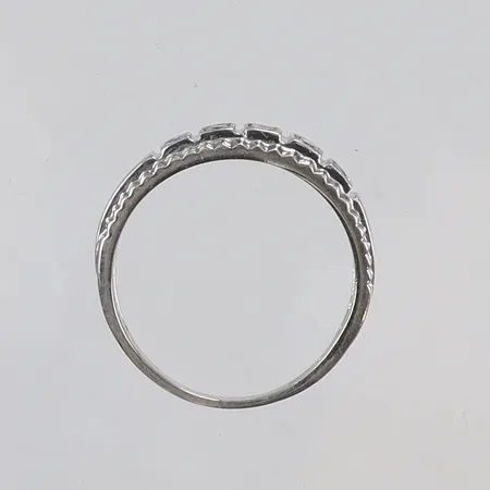 Ring i vitguld med diamanter 5xca0,02-0,03ct stl:19 bredd 1-4mm 18K Vikt: 3,1 g