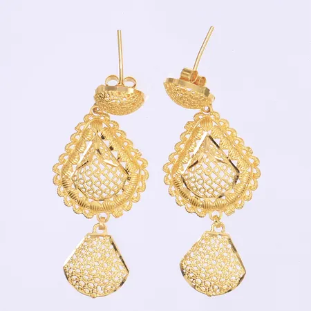 Ett par örhängen längd 45mm bredd 10-20mm 21K  Vikt: 8,4 g