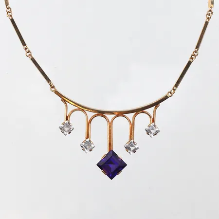 Collier med ametist och vita stenar, längd ca 41,5cm, bredd: 1,5mm, 18K, 8,8g.