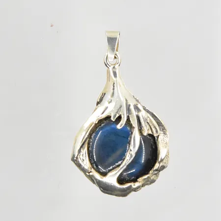 Hänge med spektrolit, design troligen Kultaseppa Salovaara Ky Finland, längd 32mm, bredd 20mm, 925/1000 silver. Vikt: 5,8 g