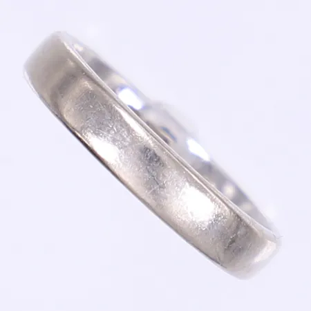 Ring slät stl:18¼ bredd 4mm gravyr vitguld 18K Vikt: 5,3 g