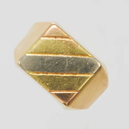 Klackring, stl16, bredd 3,5-10,5mm, trefärgad, bucklig, skev, 18K Vikt: 3,6 g