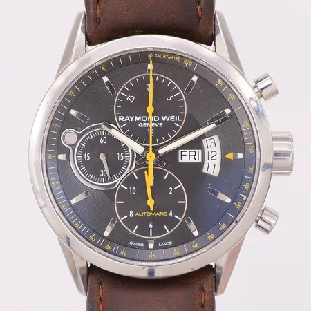 Herrur Raymond Weil Freelancer automat Ø42mm referensnr 7730-stc glasbaksida, kvitto certifikat 2016 Boströms Guld, servad 2025, box