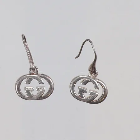 Ett par Örhängen Gucci 16x30mm något skeva krokar, silver 925/1000 Vikt: 7,8 g