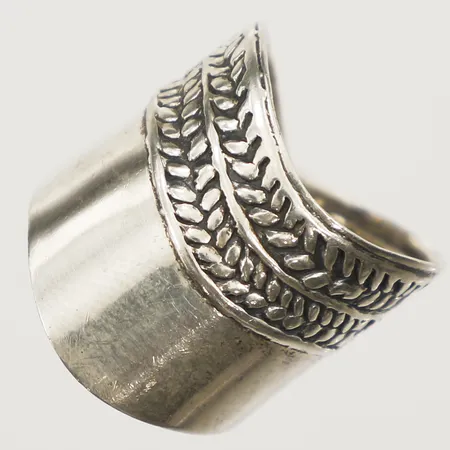 Ring stl 16, bredd 16,5mm, GHA, silver Vikt: 3,8 g
