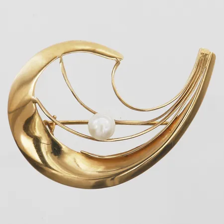 Brosch med odlad saltvattenpärla, längd 40mm, bredd 30mm, bucklor, 18K guld Vikt: 4,2 g