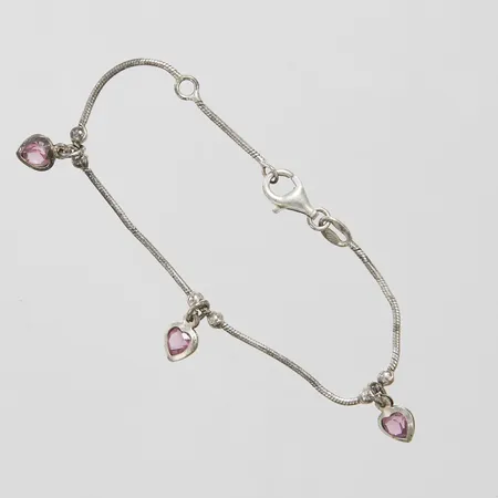 Armband med integrerade berlocker rosa stenar, längd ca 16,5cm, bredd ca 1mm, ojämnheter på länken, missfärgat, 925/1000 silver Vikt: 3,9 g