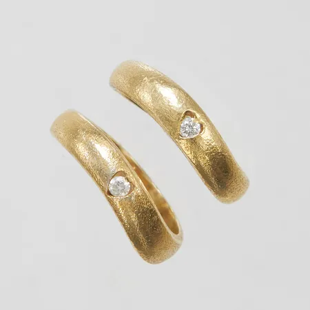 Två ringar stl:18½, förgyllt silver, vita stenar, 925/1000 silver, Vikt: 8,4g Vikt: 8,4 g