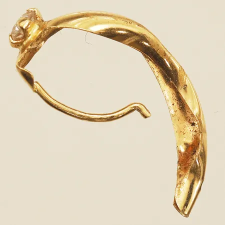 Udda örhänge med sten, defekt, 18K Vikt: 0,4 g