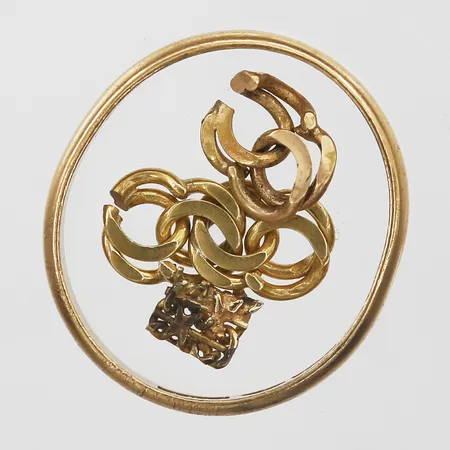 Diverse guld, gravyr, skevt, defekt, 18K guld. Vikt: 6,9 g