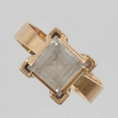 Ring stl:18¾ bredd 10mm vit sten 18K 5,4g.