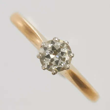 Enstensring med äldre slipad diamant 1 x ca 0,51ct, ca Cr(J)/SI, stl:18½, bredd ca 2-6mm, höjd ca 1,5-6,5mm, svenska stämplar, 18K, Vikt: 3,0g Vikt: 3 g