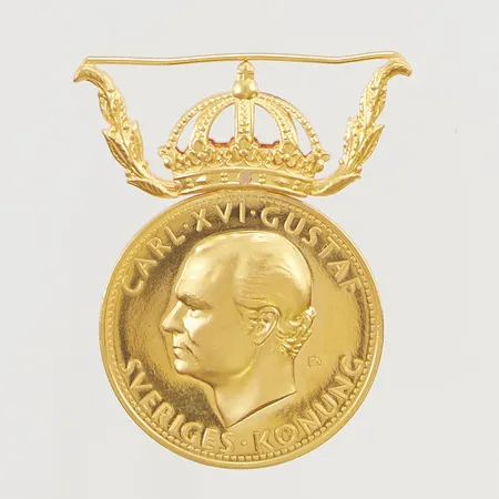 Medalj  "För nit och redlighet i rikets tjänst" krona i 18K, tygband, gravyr, 23K bruttovikt: 15,1g.