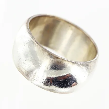 Ring stl:17½ bredd 9,5mm silver 925/1000 Vikt: 4,4 g